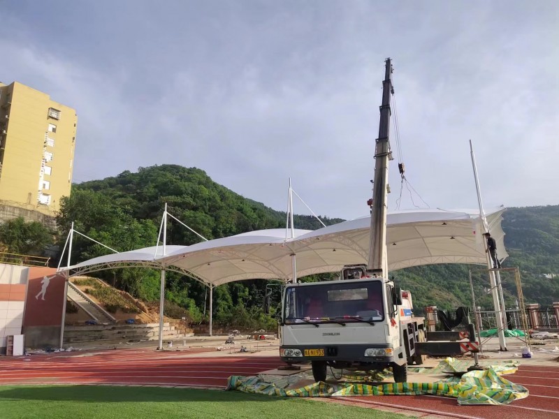 籃球場雨棚